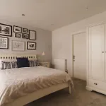 Vakantiehuis Old Village Shop, *