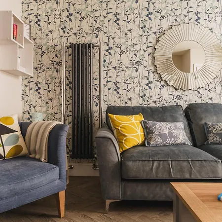 بيت للعطل Old Village Shop, *